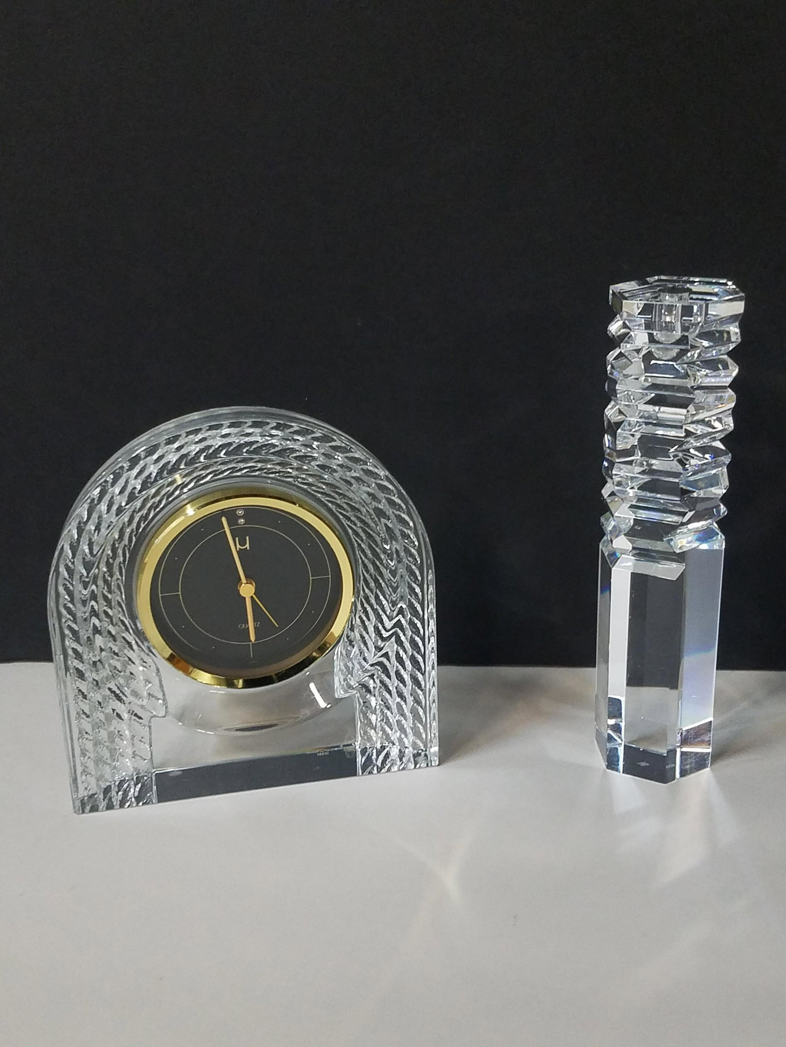 Hoya Bud Vase and Clock: Clock is battery operated. 6-3/4" to 8-1/4" high. IMPORTANT: Before bidding, please read the terms and conditions. When you registered for the auction you agreed to these terms and will be required to