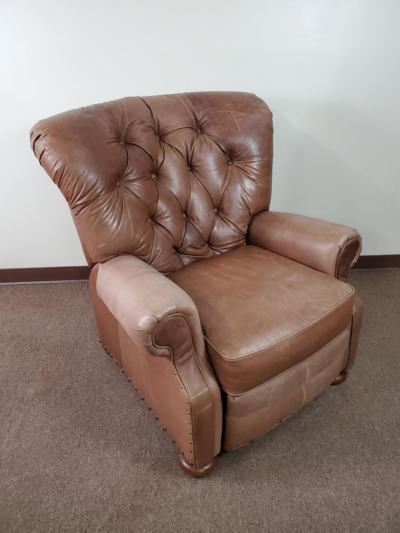 Flexsteel Full Aniline Top Grain Leather Recliner: 36 1/2" wide X 36" deep X 40 1/2" high. Leather has some scratches and fading. IMPORTANT: Before bidding, please read the terms and conditions. When you registered for the auction you agreed to these 