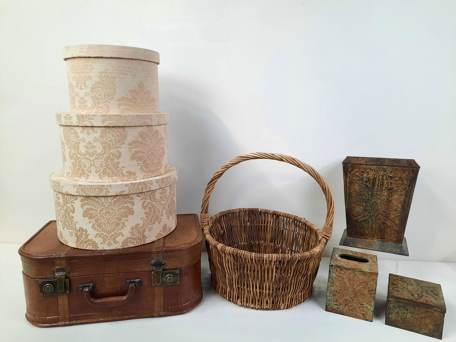 8 Decorative Items incl Hat Boxes and Suit Case (1 of 6)