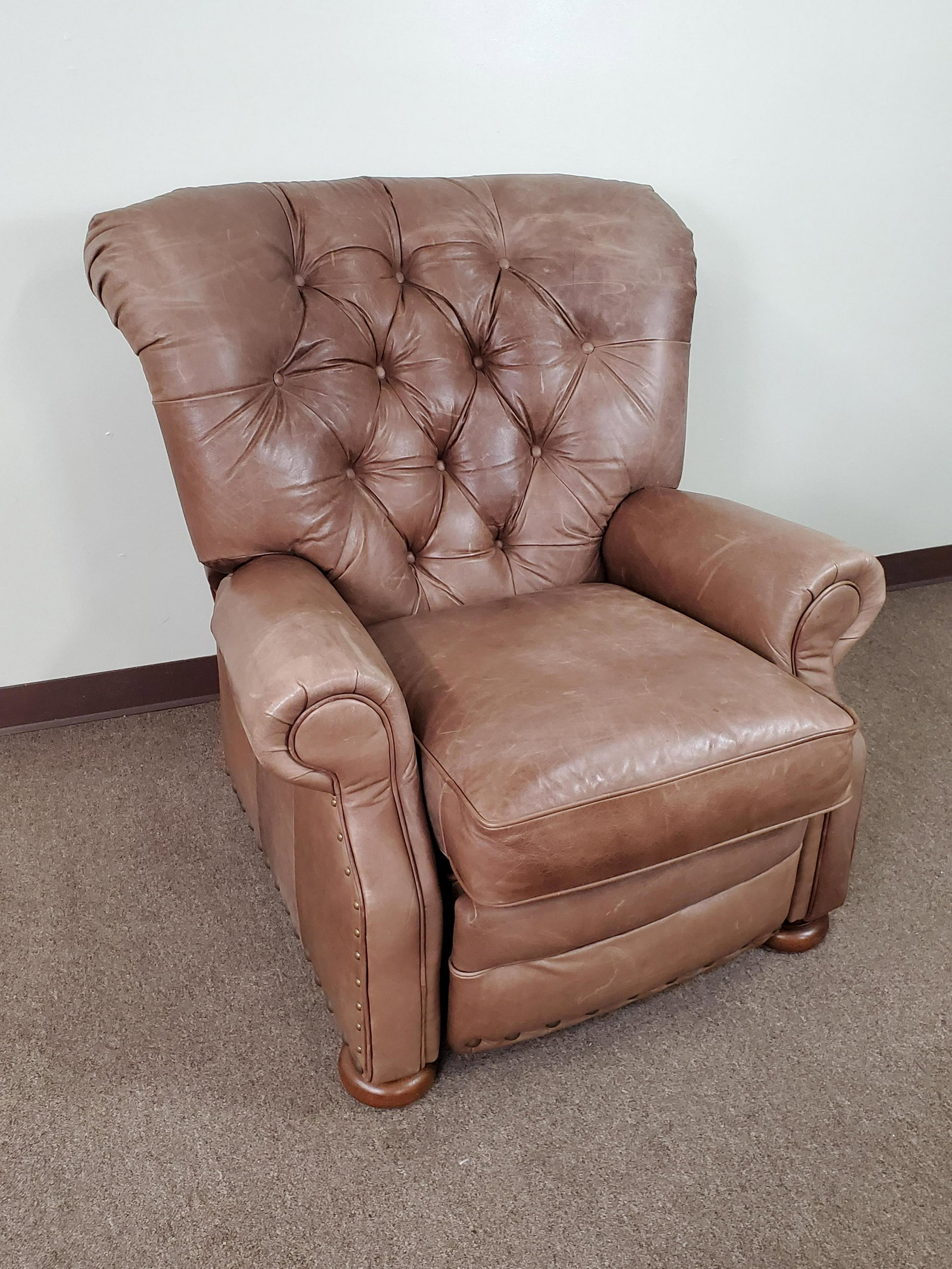 Flexsteel Full Aniline Top Grain Leather Recliner: 36 1/2" wide X 32" deep X 40 1/2" high. Some scuffs on leather. IMPORTANT: Before bidding, please read the terms and conditions. When you registered for the auction you agreed to these terms and will 