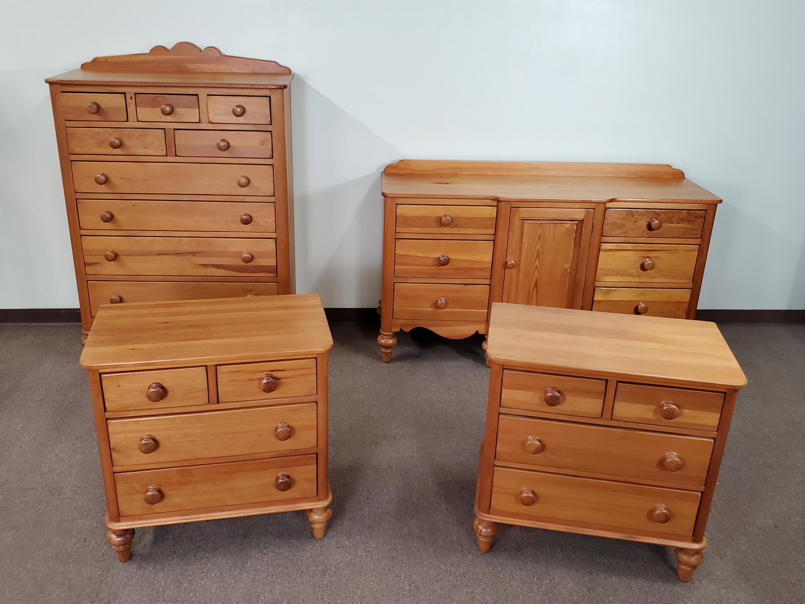 Lexington 4 Pc Bedroom Set (1 of 7)