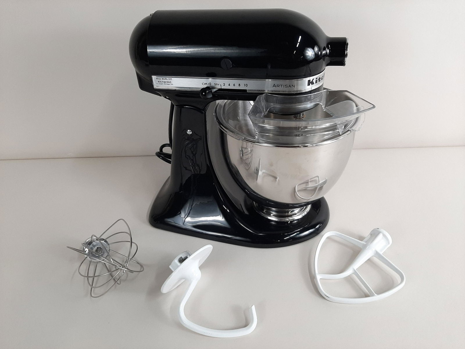 Kitchenaid Artisan Stand Mixer (1 of 3)