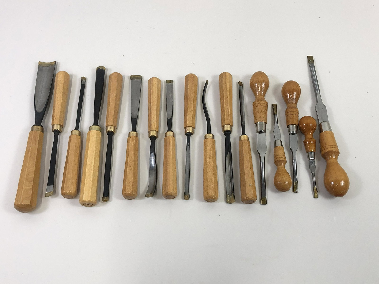 17 Wood Carving Chisels (1 of 2)
