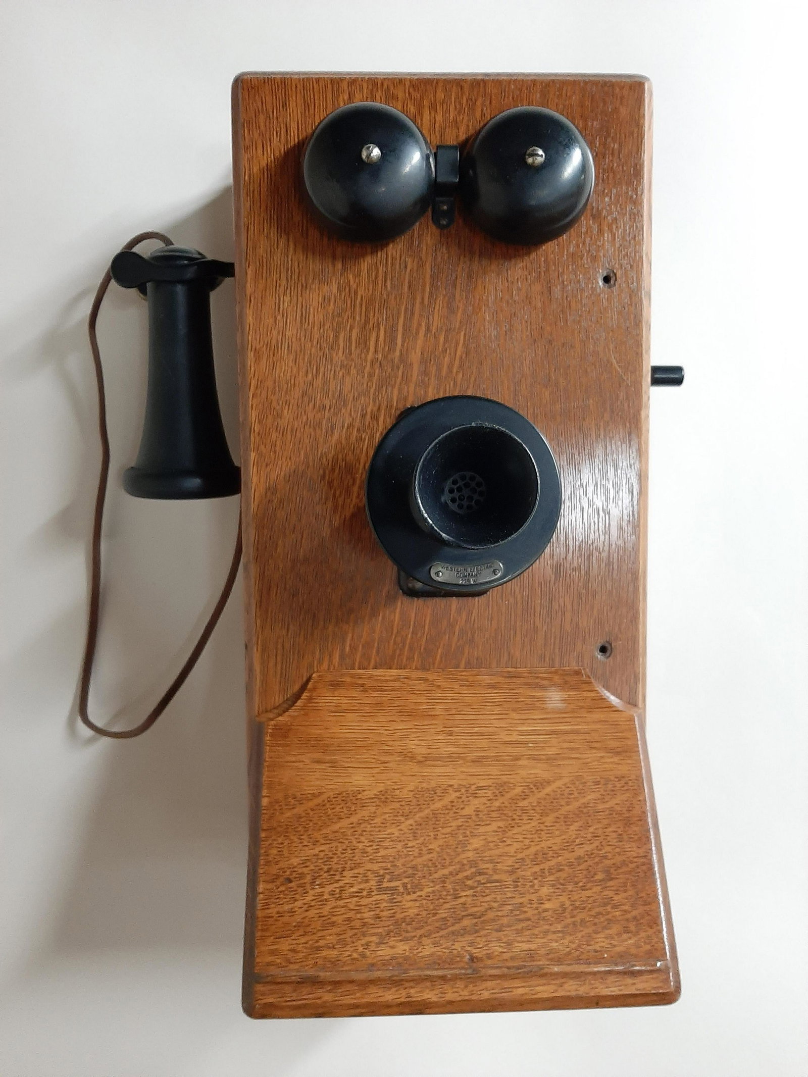 Antique Western Electric Wall-Mounted Telephone (1 of 6)