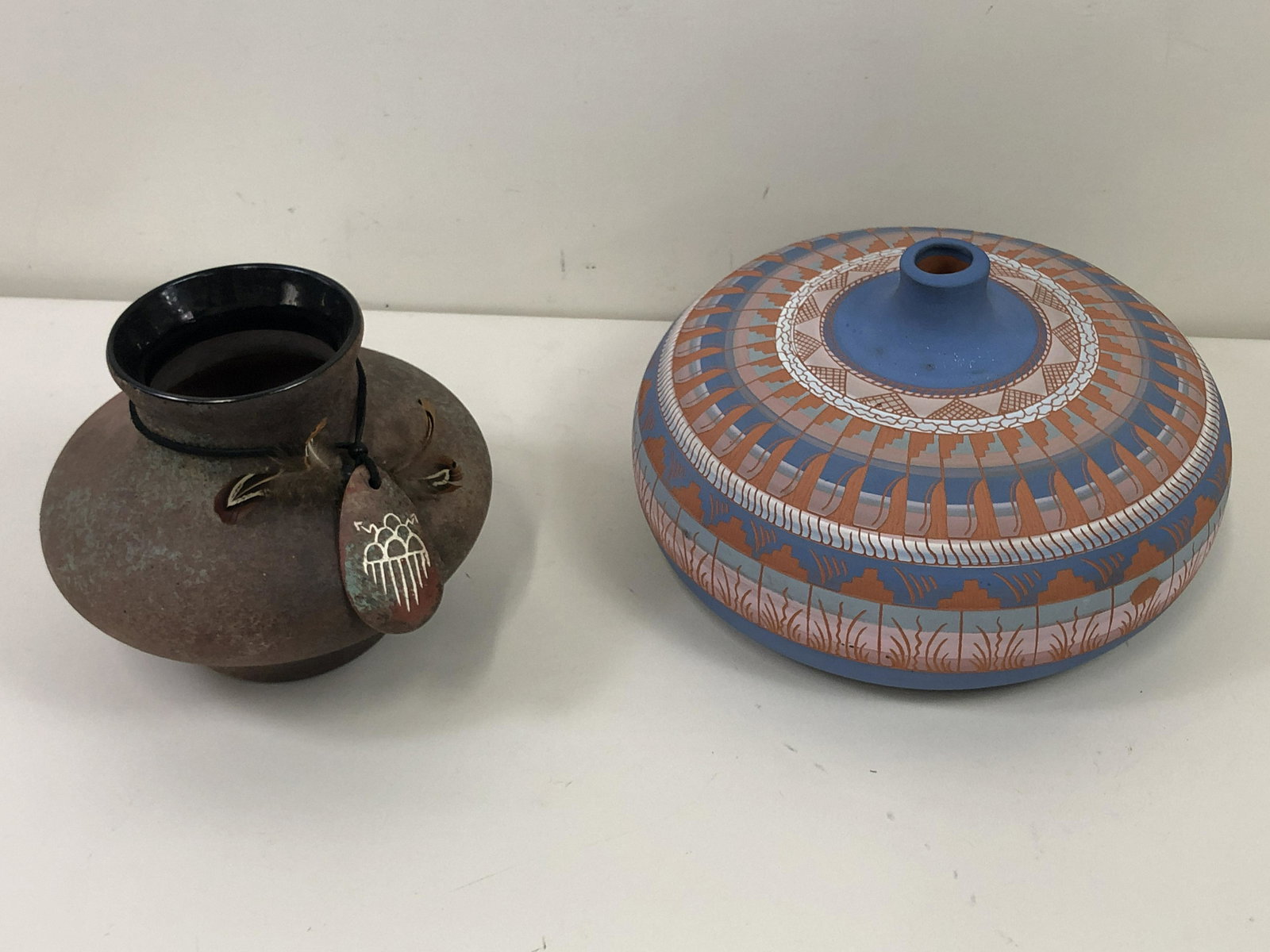 2 Pcs Native American Pots Incl. Miles Roberts (1 of 6)