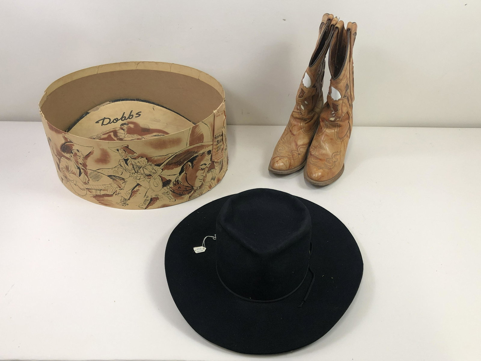 Dobbs Hat & Boots: "Path Finder" hat pattern. IMPORTANT: Before bidding, please read the terms and conditions. When you registered for the auction you agreed to these terms and will be required to comply with them.