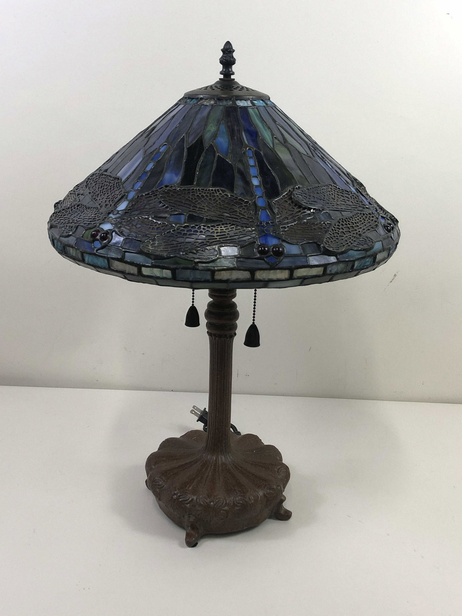 Tiffany Style Lamp with Dragonflies (1 of 4)