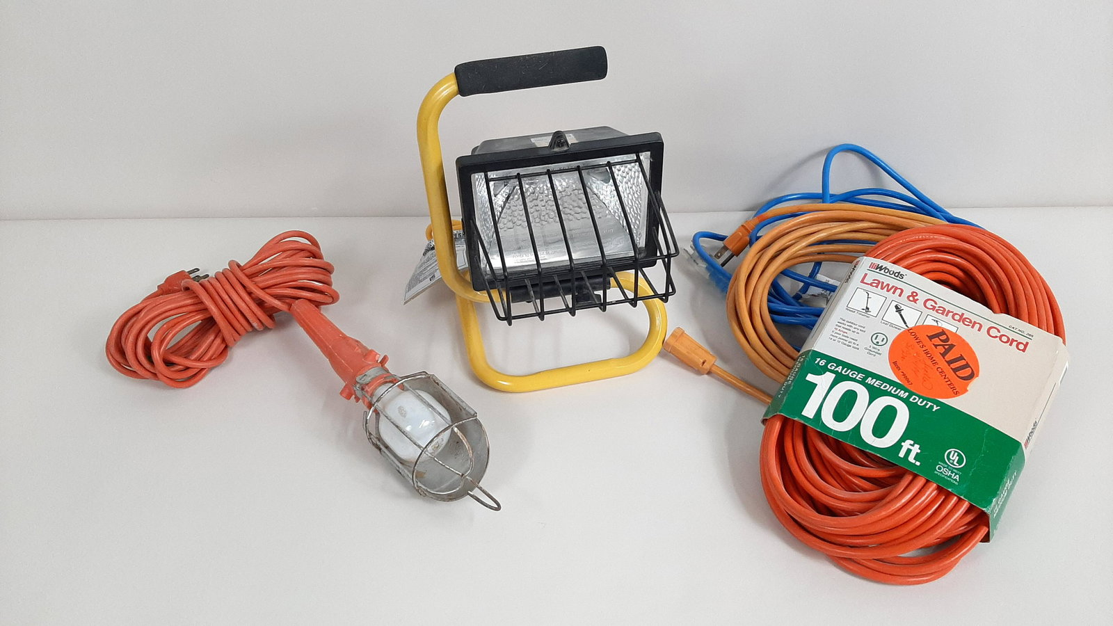 2 Worklights and 3 Extension Cords (1 of 4)