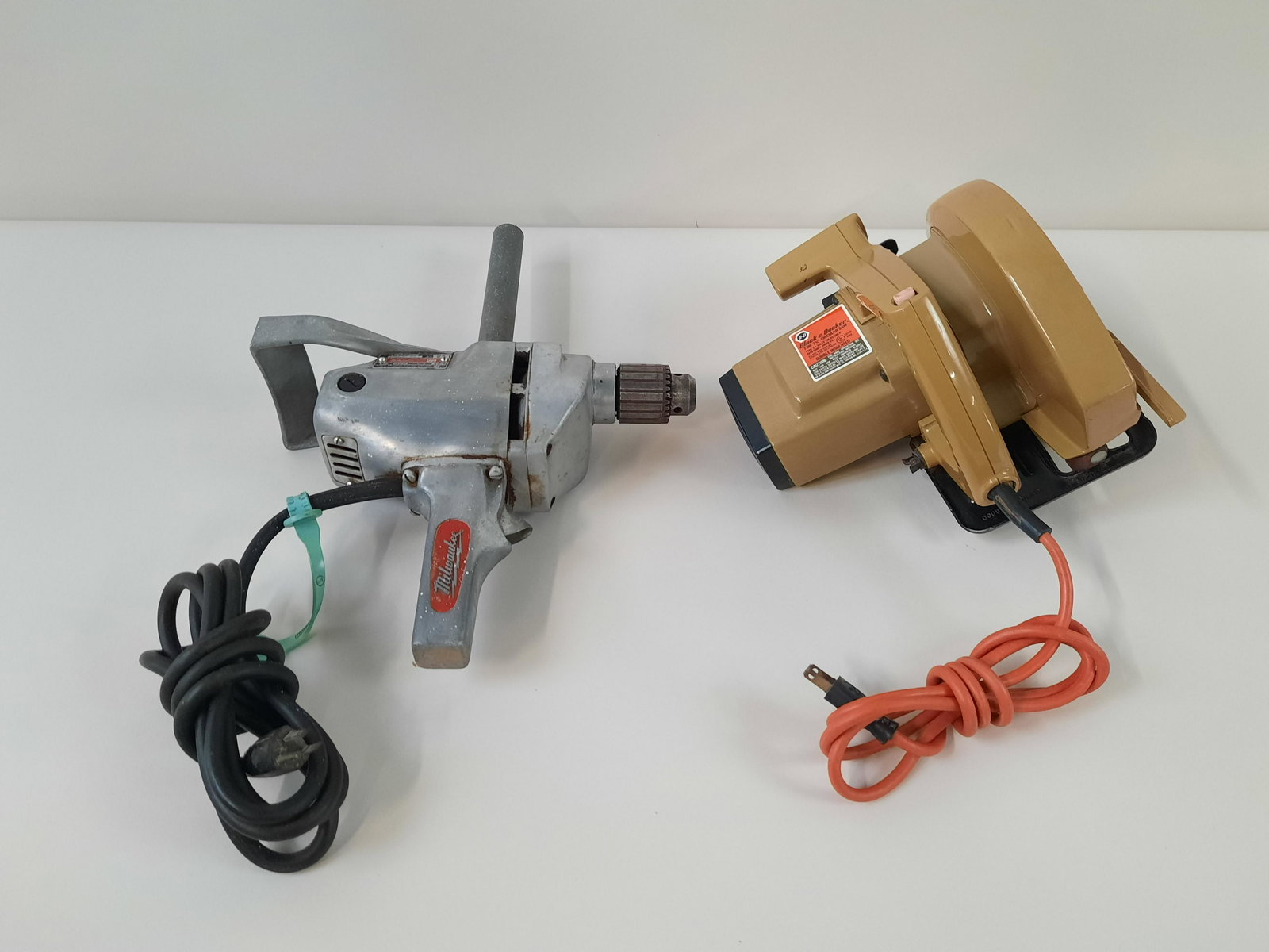 Black & Decker Circular Saw and Hole Shooter (1 of 3)