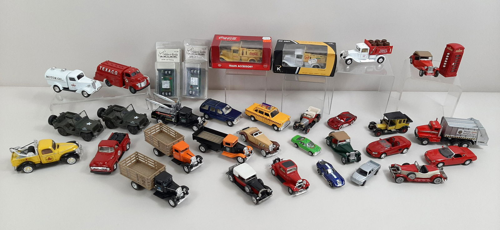 31 Die Cast Cars and Trucks (1 of 7)