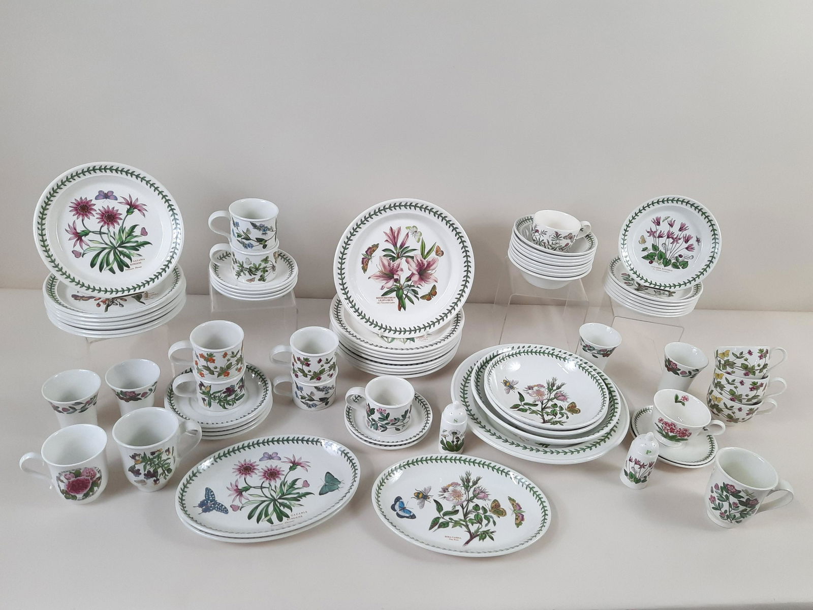 70 Pcs Portmeirion Botanic Garden Dinnerware (1 of 5)