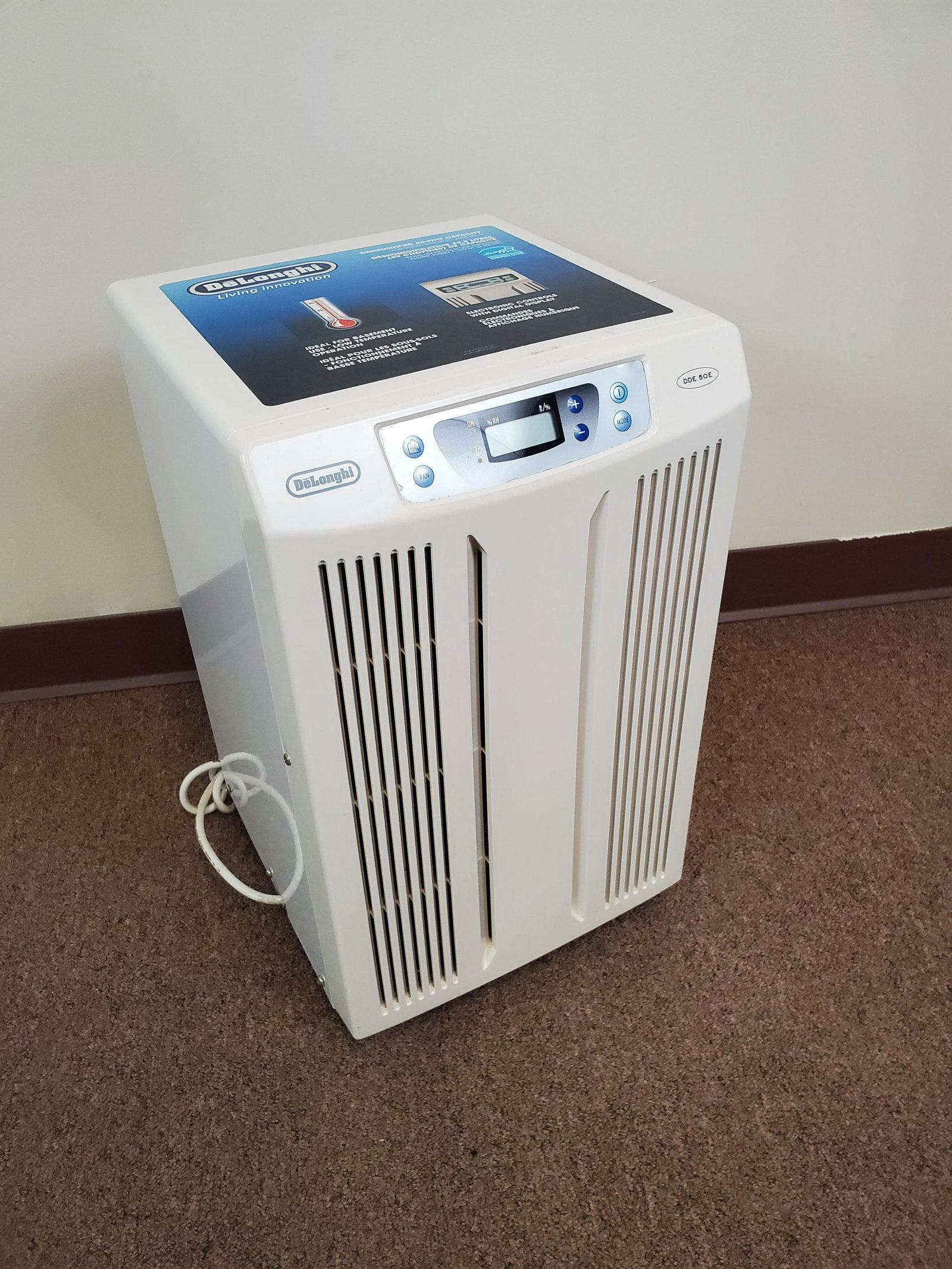 DeLonghi DDE 50E Dehumidifier (1 of 3)
