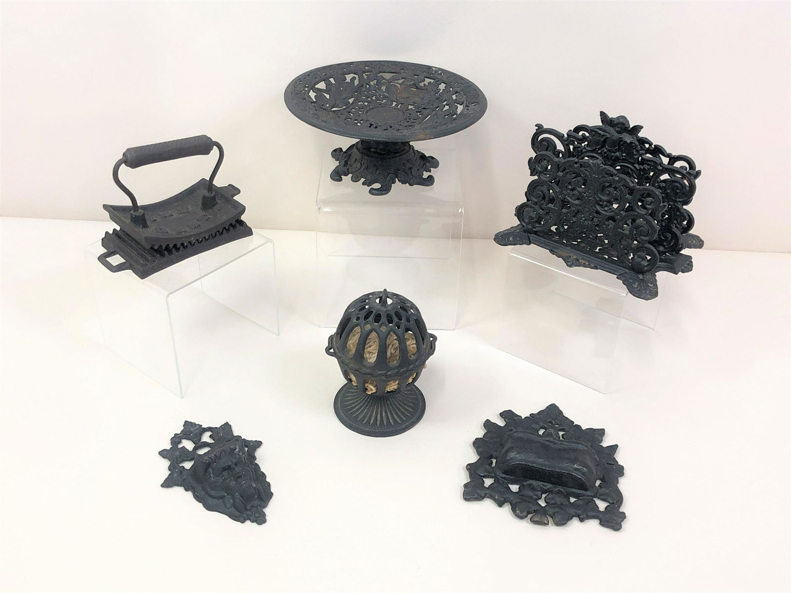 6 Pcs Cast Iron Accessories (1 of 3)