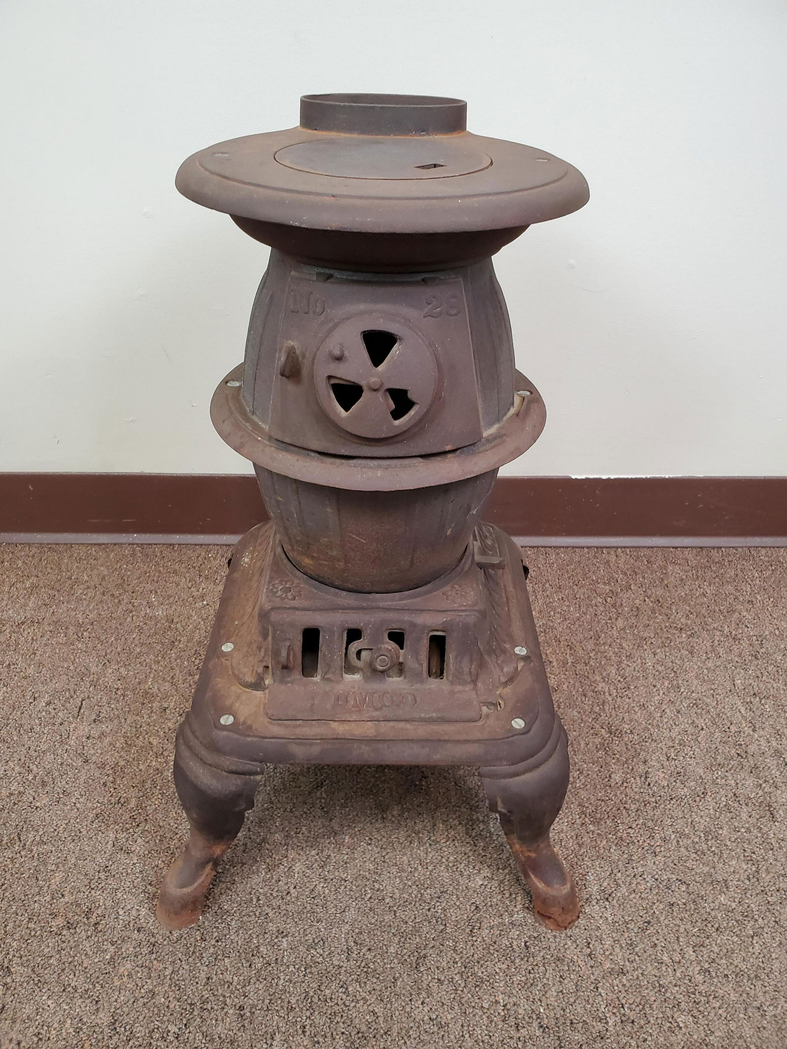 UMCO No. 28 Pot Belly Stove (1 of 3)