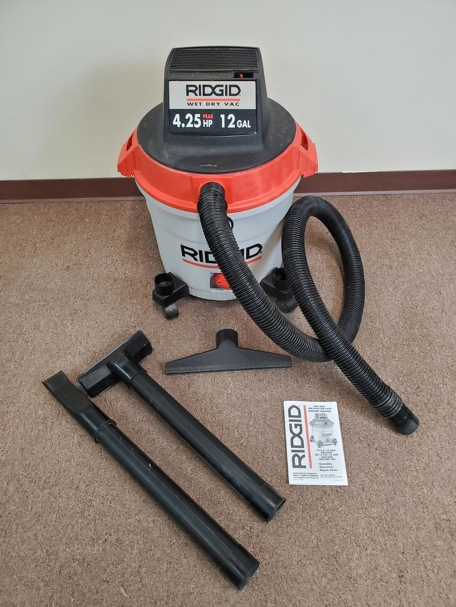 Ridgid 12 Gal Wet Dry Vac (1 of 3)