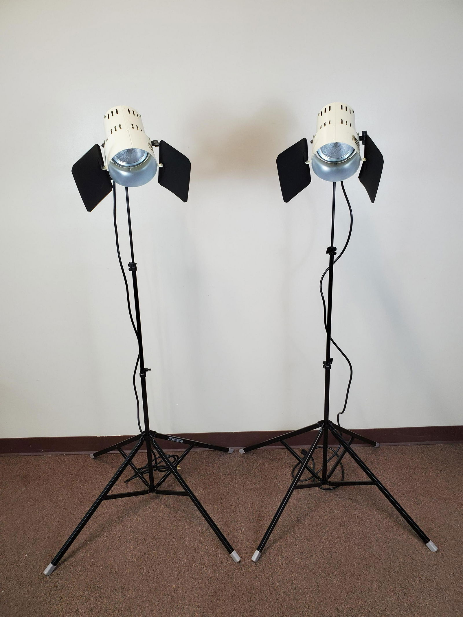 Smith-Victor HV-3 Video Lighting Kit (1 of 5)