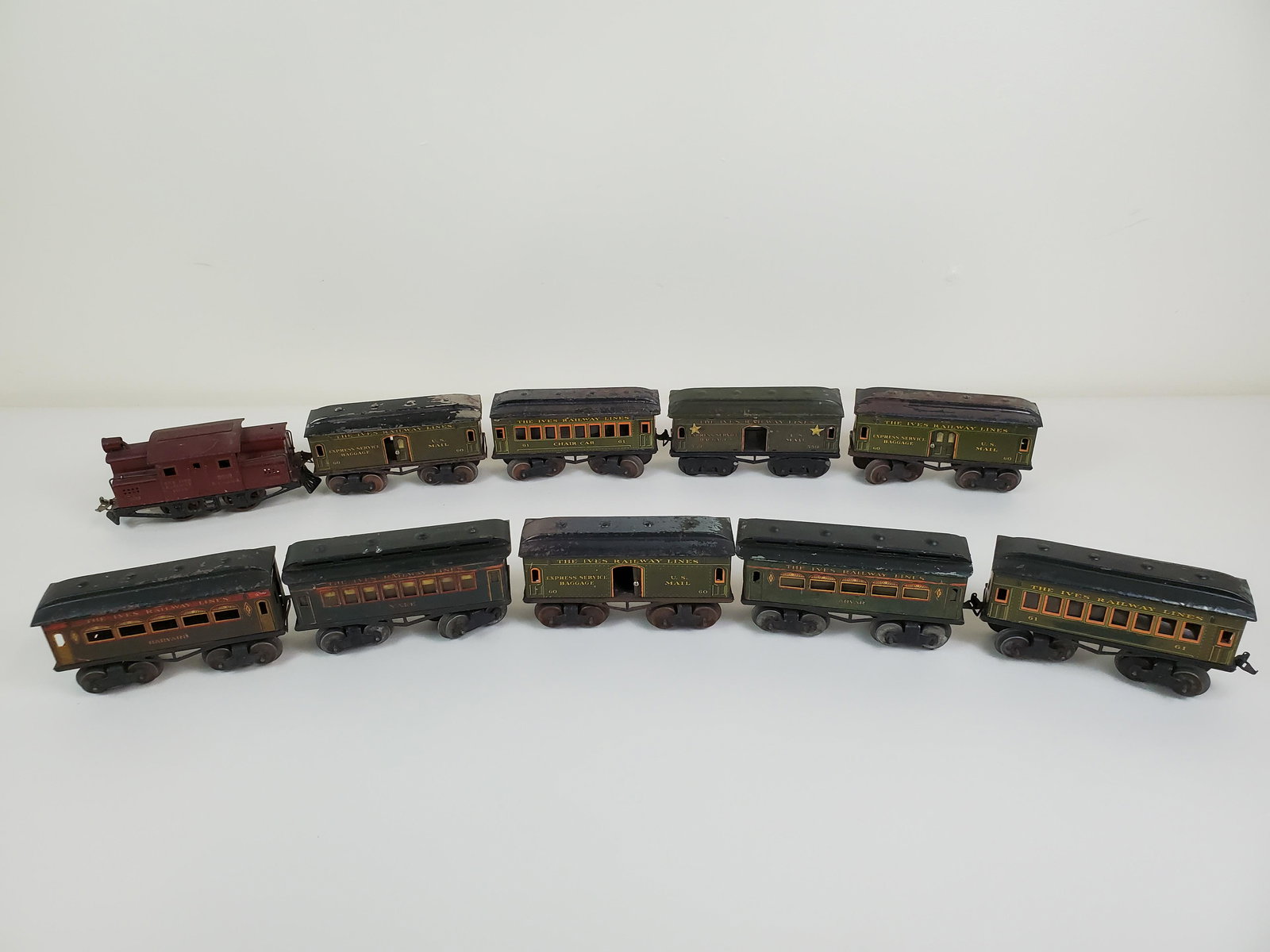 Ives Railway Lines 3252 & 9 Passenger Cars (1 of 7)