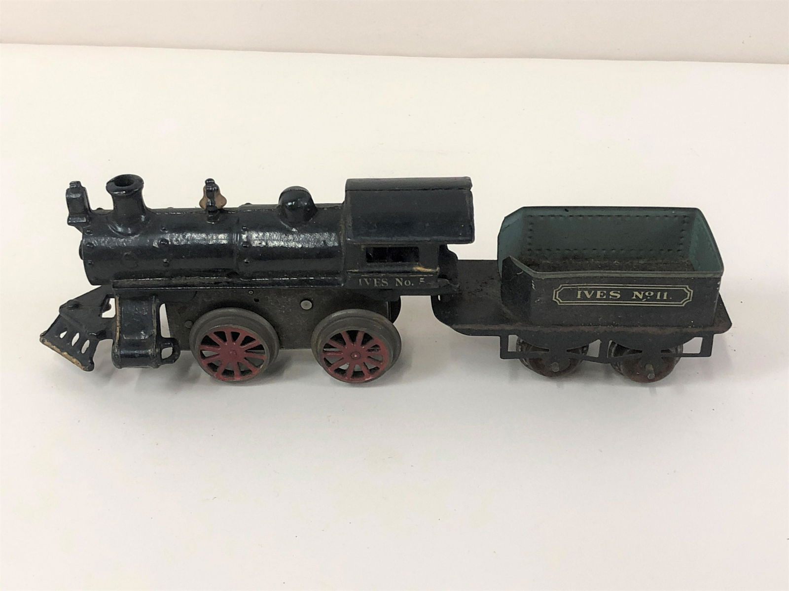 Ives #5 Clockwork Steam Engine & Tender (1 of 5)