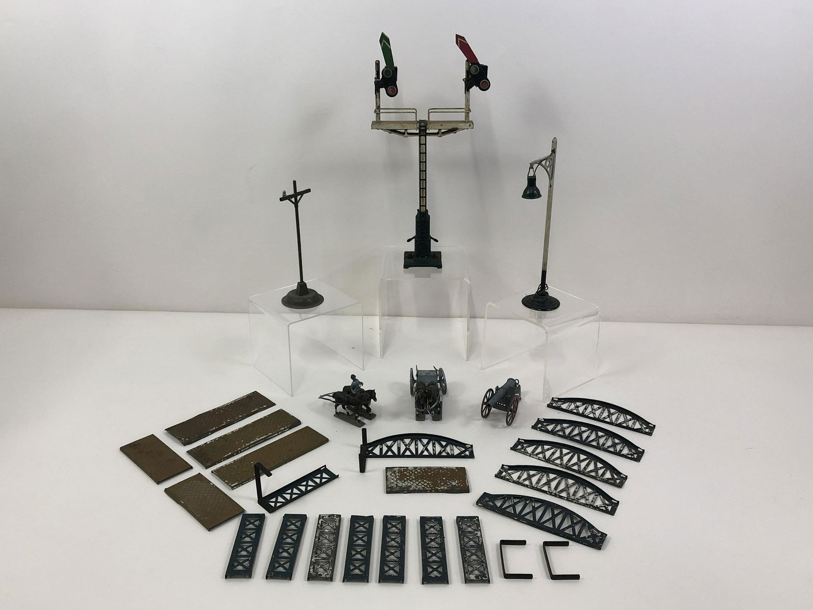 Group of Antique Model Railroad Accessories (1 of 7)