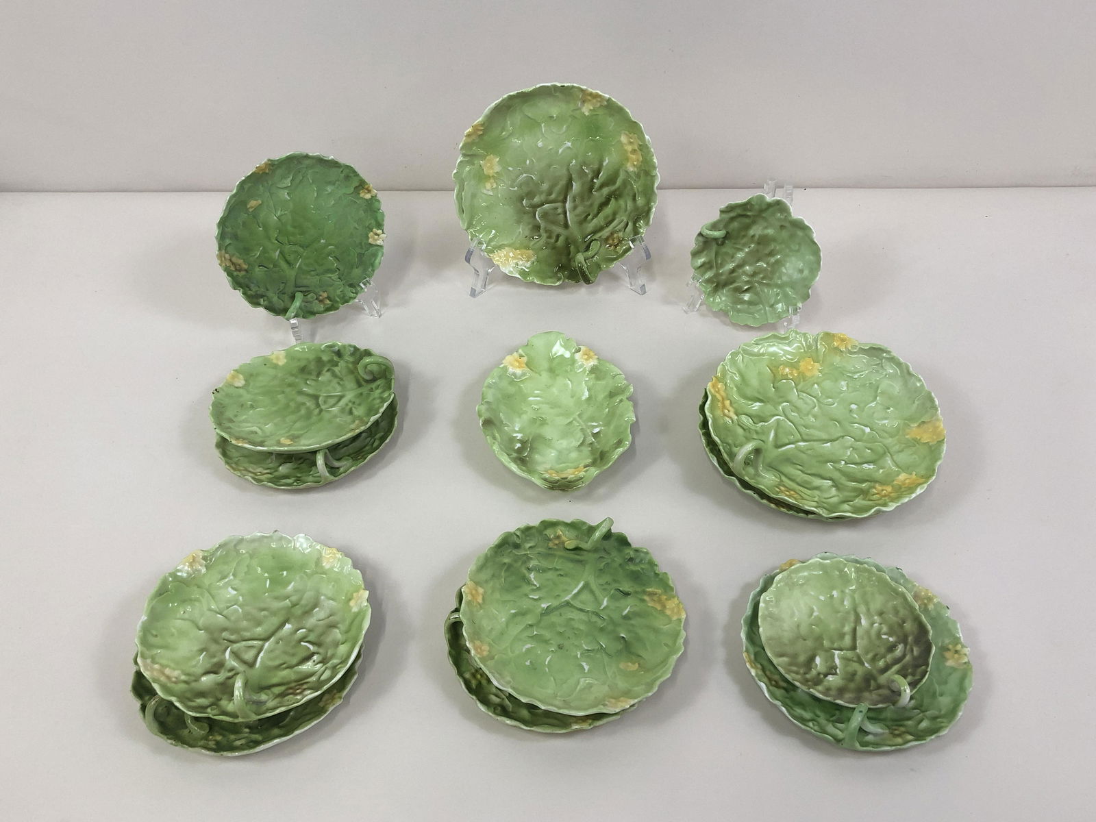 13 Royal Bayreuth Lettuce Plates (1 of 4)