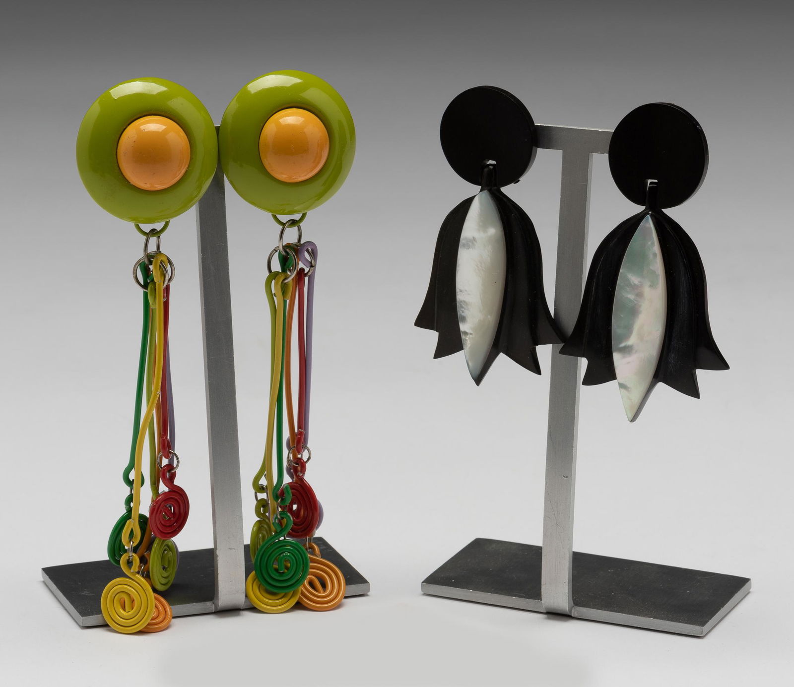 2 Prs Retro Clip Earrings (1 of 9)