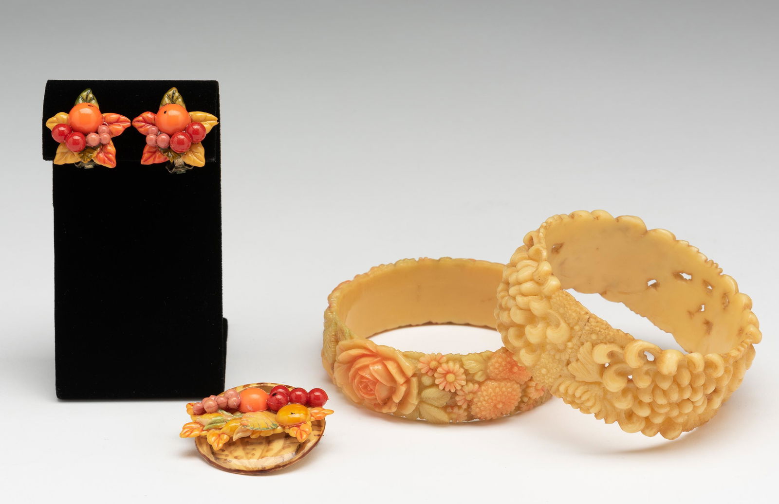 4 Pcs Vintage Plastic Fruit & Floral Jewelry (1 of 11)