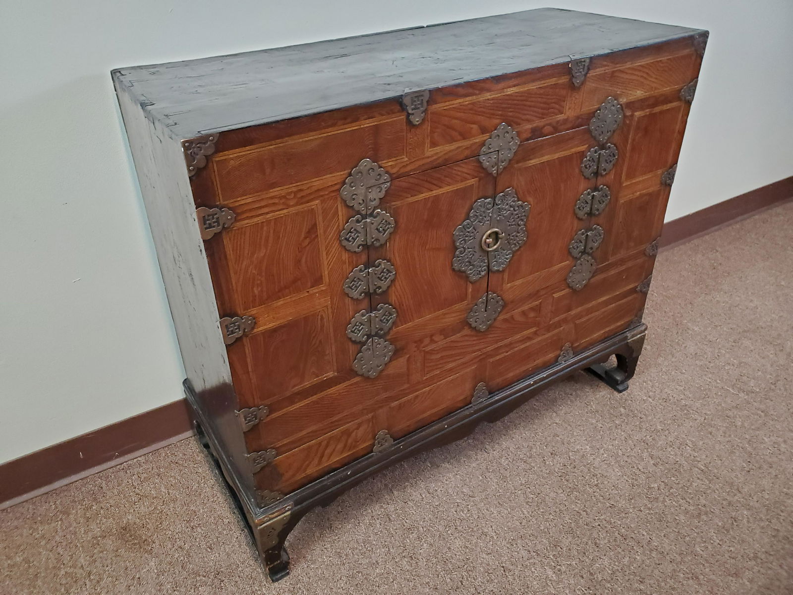 Small Korean Chest (1 of 6)