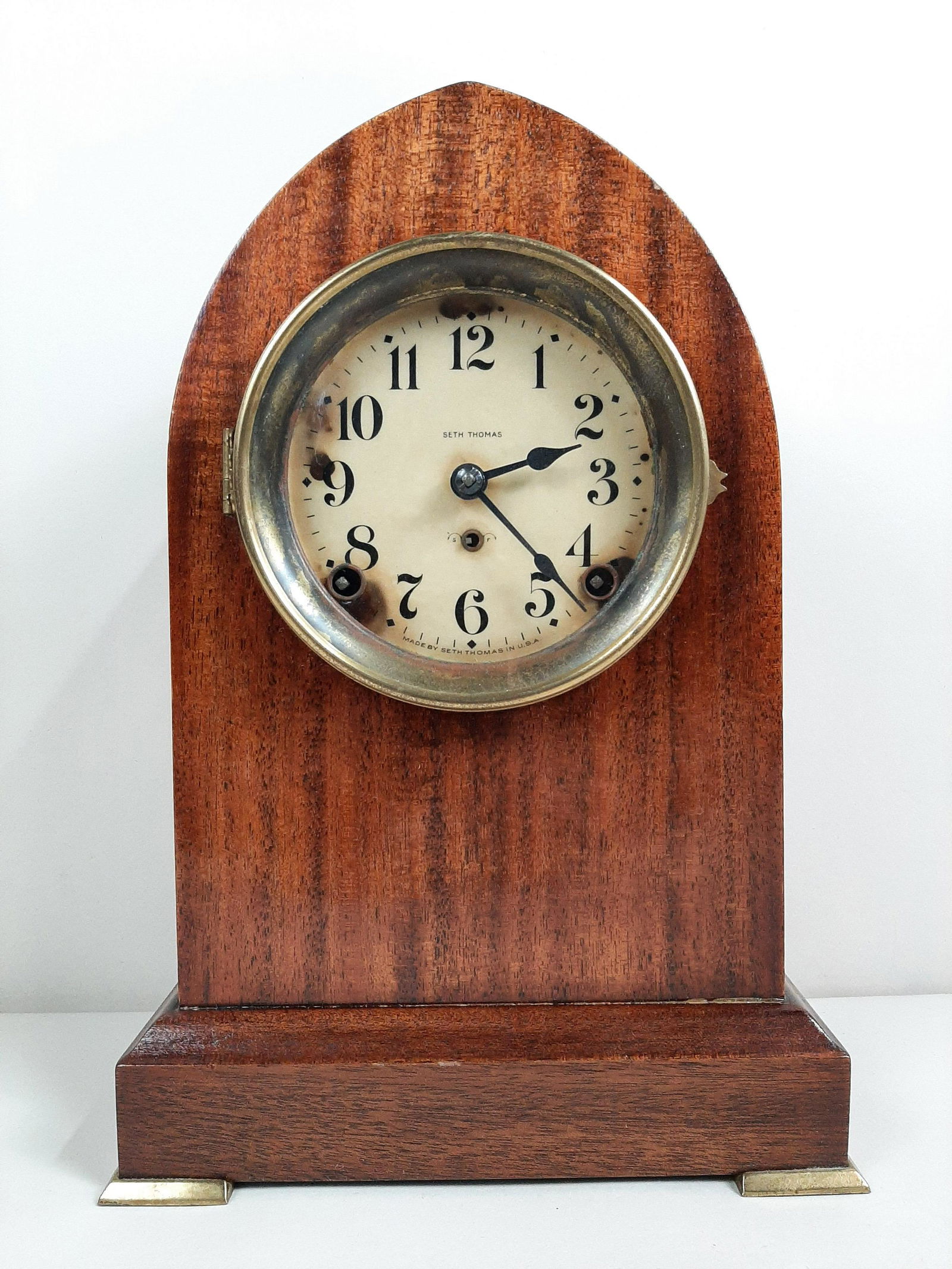 Seth Thomas Clock: Starts and Stops. Key included. 9" wide X 13¼" high. IMPORTANT: Before bidding, please read the terms and conditions. When you registered for the auction you agreed to these terms and will be require