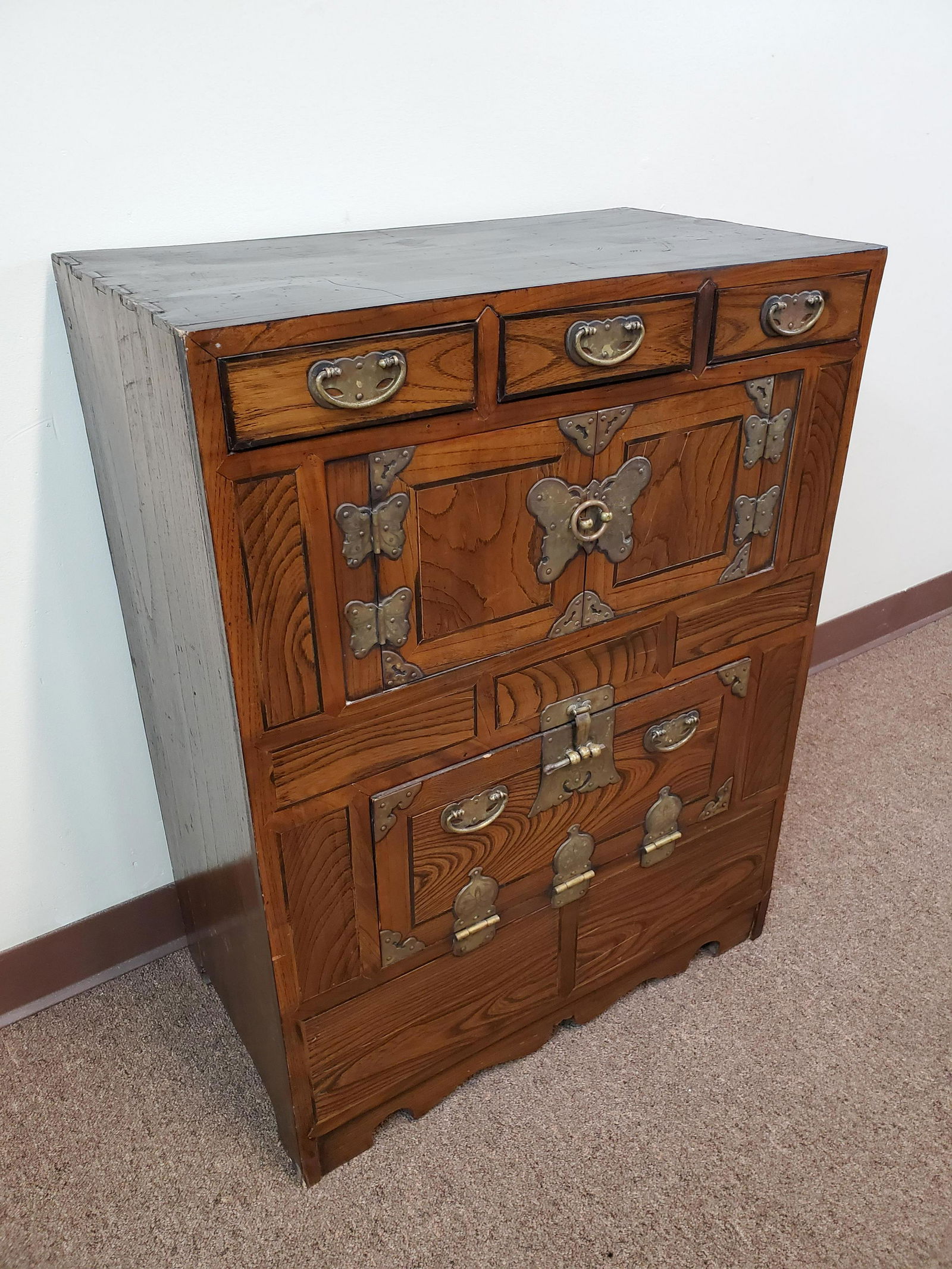 Small Korean Chest (1 of 8)