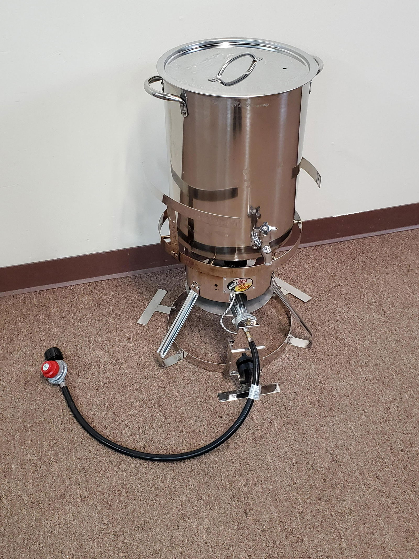 Bass Pro Shop Propane Turkey Fryer (1 of 4)