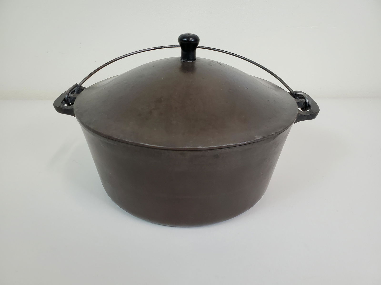 Wagner Ware Sidney Round Roaster #7 (1 of 3)