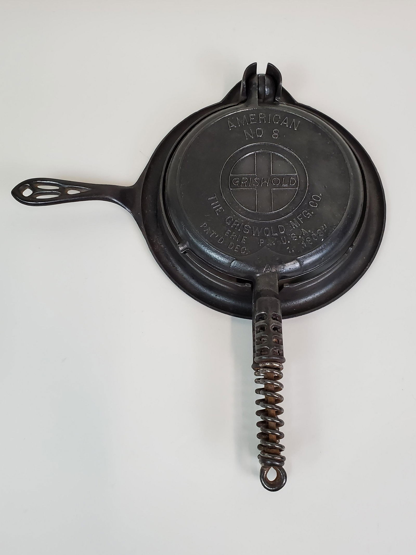 Griswold No. 8 Waffle Iron (1 of 3)