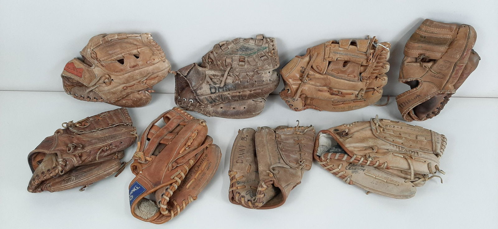 8 Baseball Gloves incl. Wilson (1 of 9)