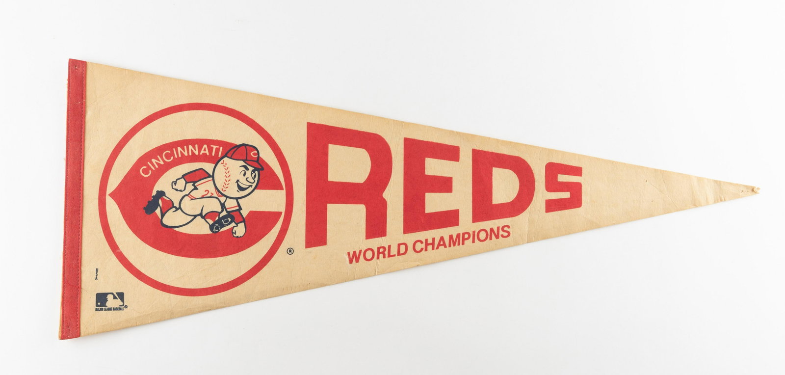 1970's Cincinnati Reds World Champions Pennant: Very good. IMPORTANT: Before bidding, please read the terms and conditions. When you registered for the auction you agreed to these terms and will be required to comply with them.