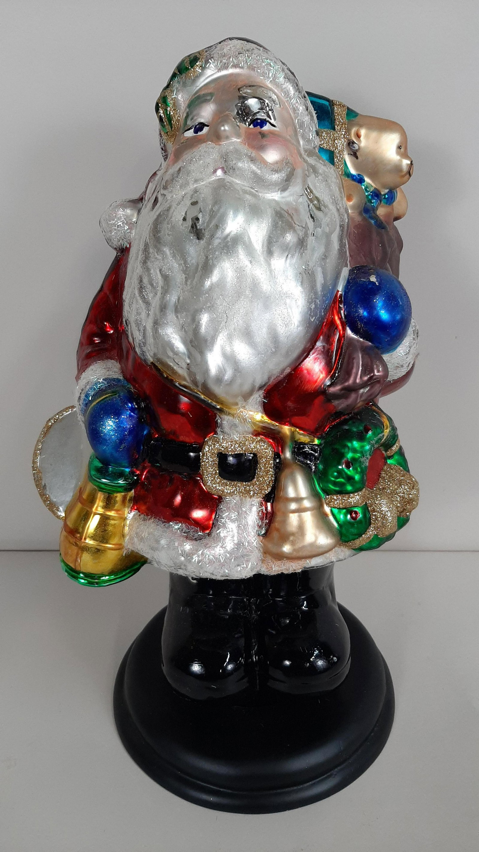 16" Thomas Pacconi Santa Figurine: Includes original box. 8½" wide X 6" deep X 16" high. Some paint losses. Ornament weight: 4.8 pounds. IMPORTANT: Before bidding, please read the terms and conditions. When you registered for th