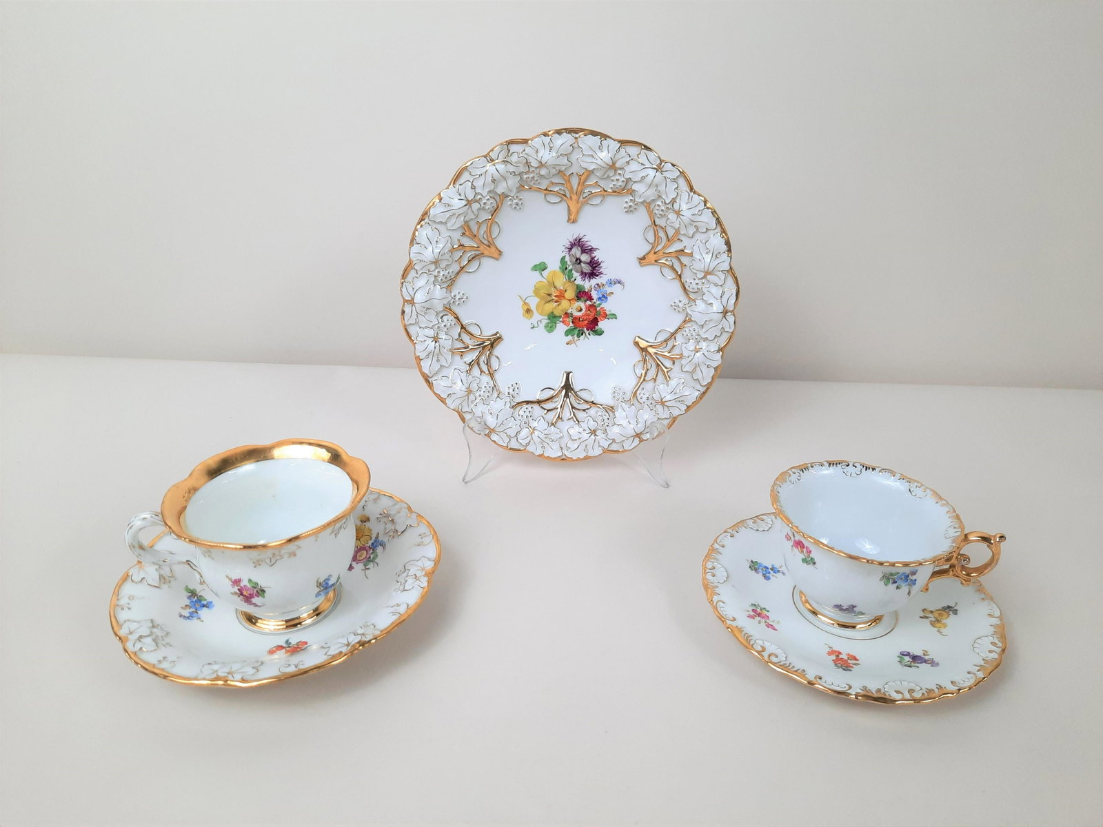 5 Meissen w/ Grape Leaf and Floral Decoration: Round dish: 8-1/4" diameter. IMPORTANT: Before bidding, please read the terms and conditions. When you registered for the auction you agreed to these terms and will be required to comply with them.