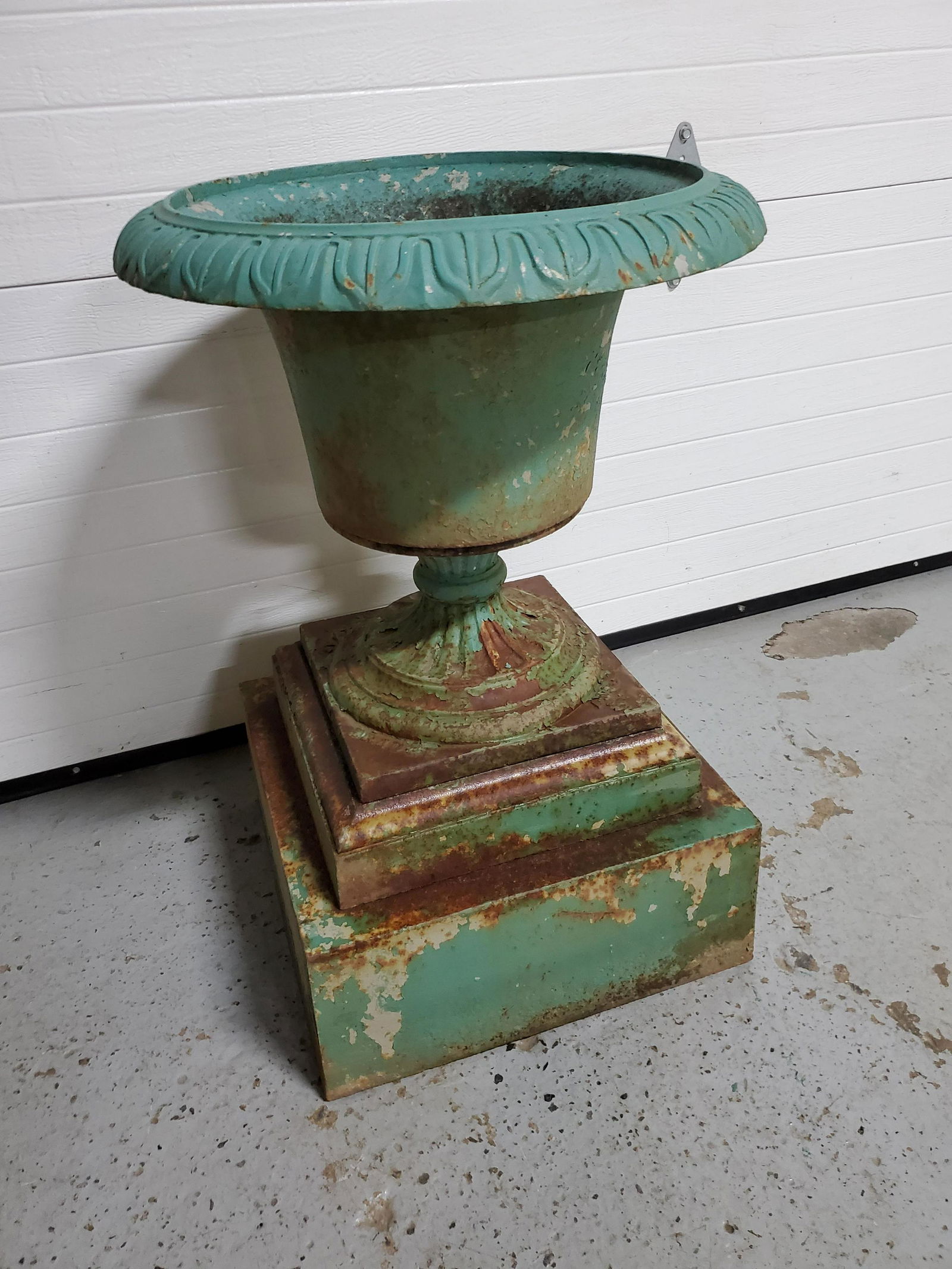 4 Part 1900 c. Victorian Cast Iron Garden Planter (1 of 6)