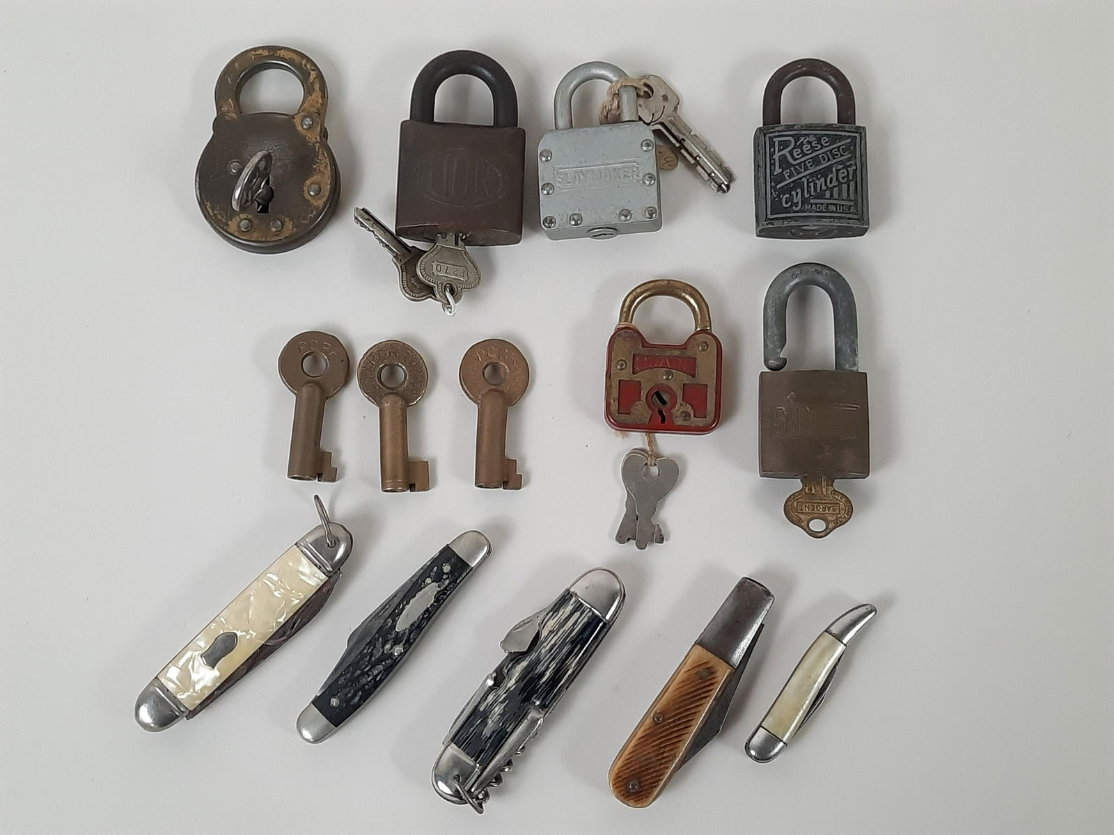14 Padlocks, Pocket Knives and Keys incl Case (1 of 9)
