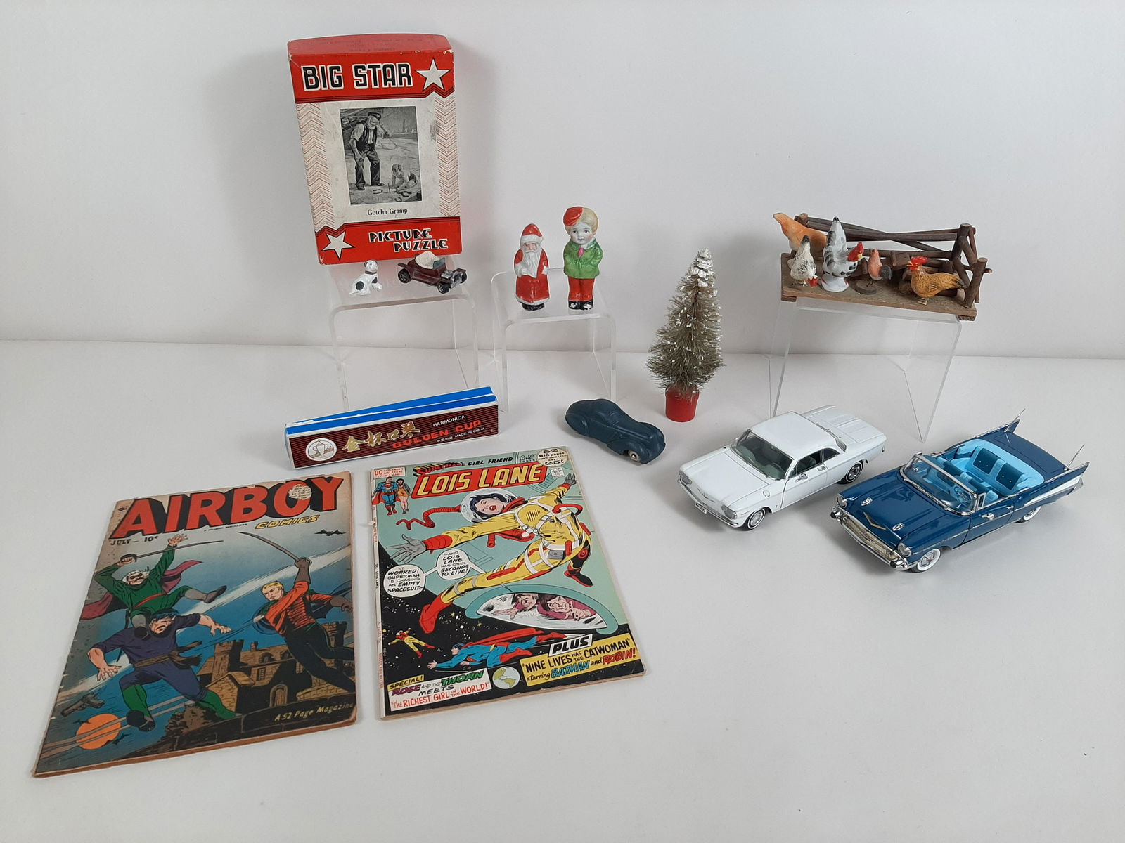 18 Pcs Toys and Comic Books (1 of 17)