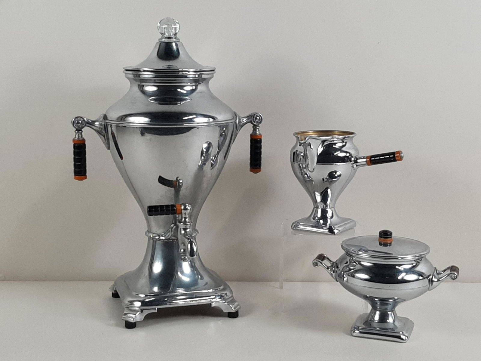 Manning-Bowman Coffee Set with Bakelite Handles (1 of 5)