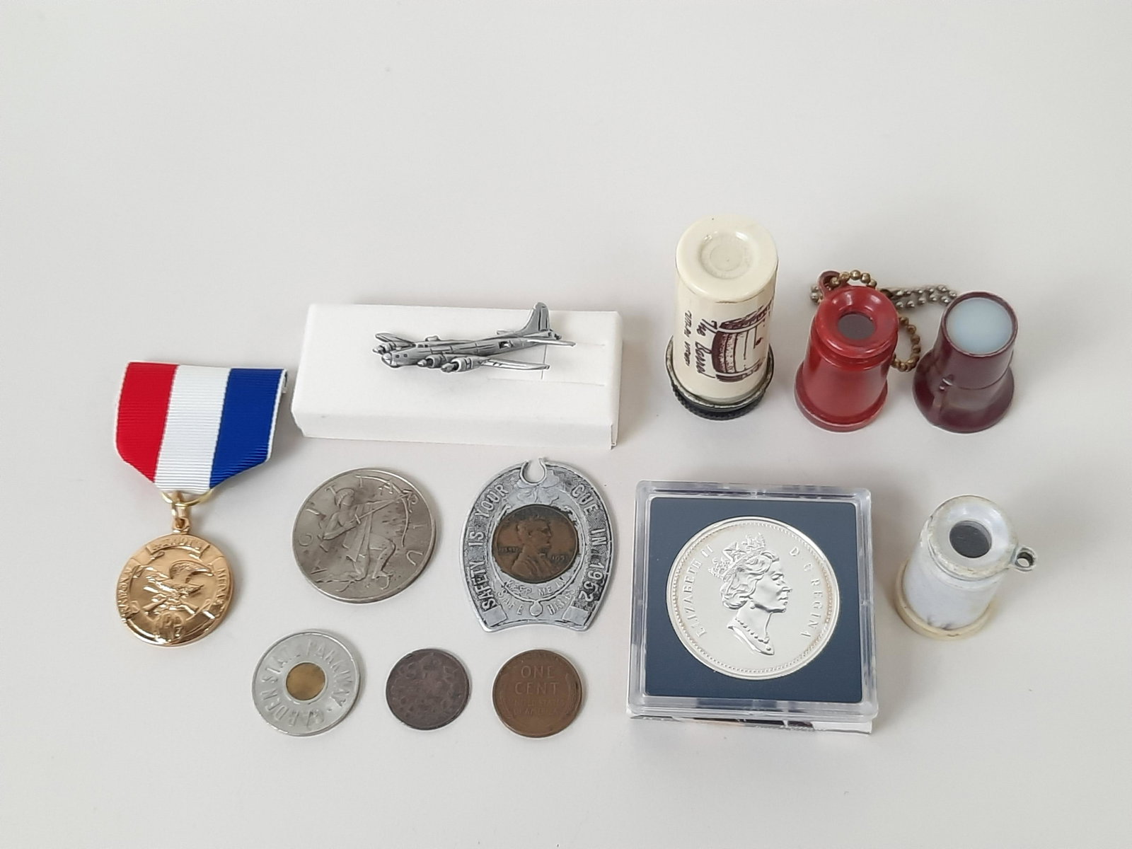 12 Pcs Peep Show Views, Pins and Tokens: Includes 4 nude peep shows, National Patriots Metal, air plane pin, Commemorative Canadian dollar (1972 B. U Brilliant hors-circulation featuring Elizabeth II and hockey), wheat pennies, Canadian dime