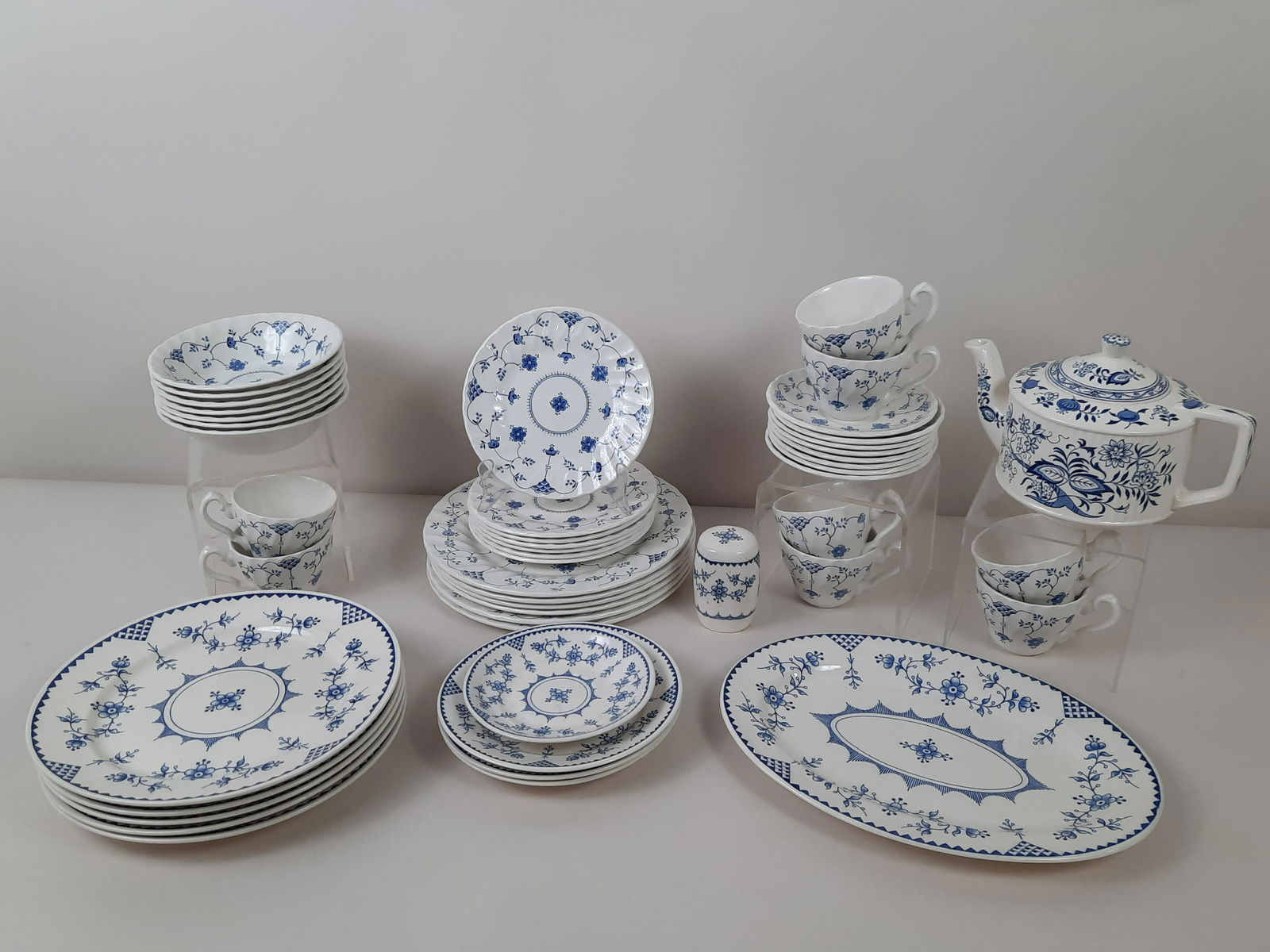 48 Pcs Blue and White Dinnerware incl Finlandia (1 of 7)