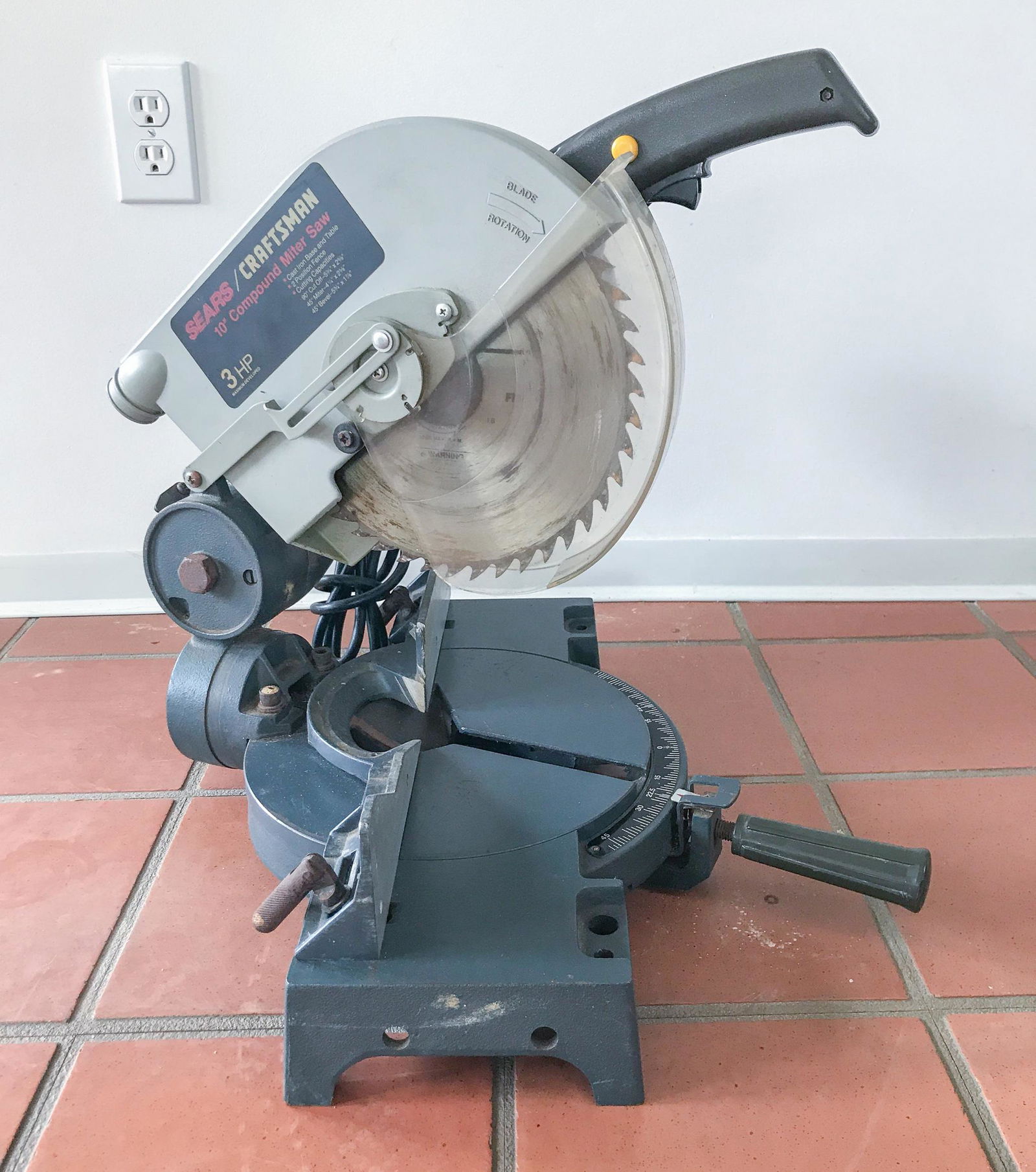 Craftsman 10" Compound Miter Saw (1 of 3)