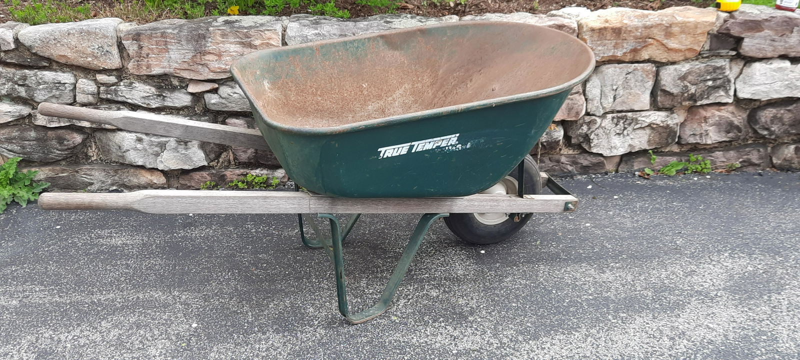 True Temper Wheelbarrow (1 of 2)