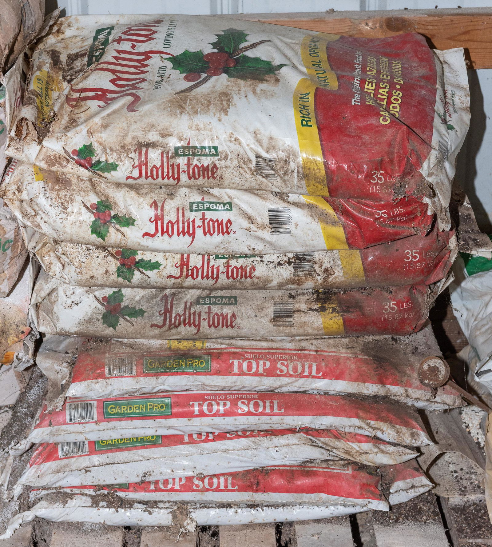 6 Bags Holly-Tone & Top Soil: All unopened. 4 bags Espoma Holly-tone, 2 bags Garden-Pro top soil. IMPORTANT: Before bidding, please read the terms and conditions. When you registered for the auction you agreed to these terms and w