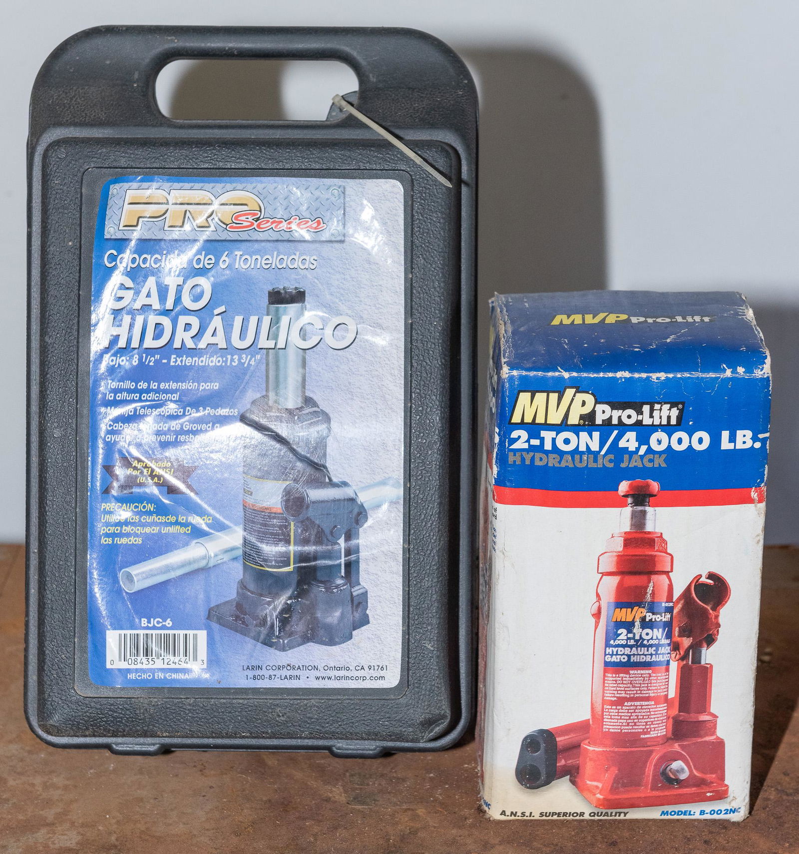 2 Hydraulic Jacks (1 of 1)