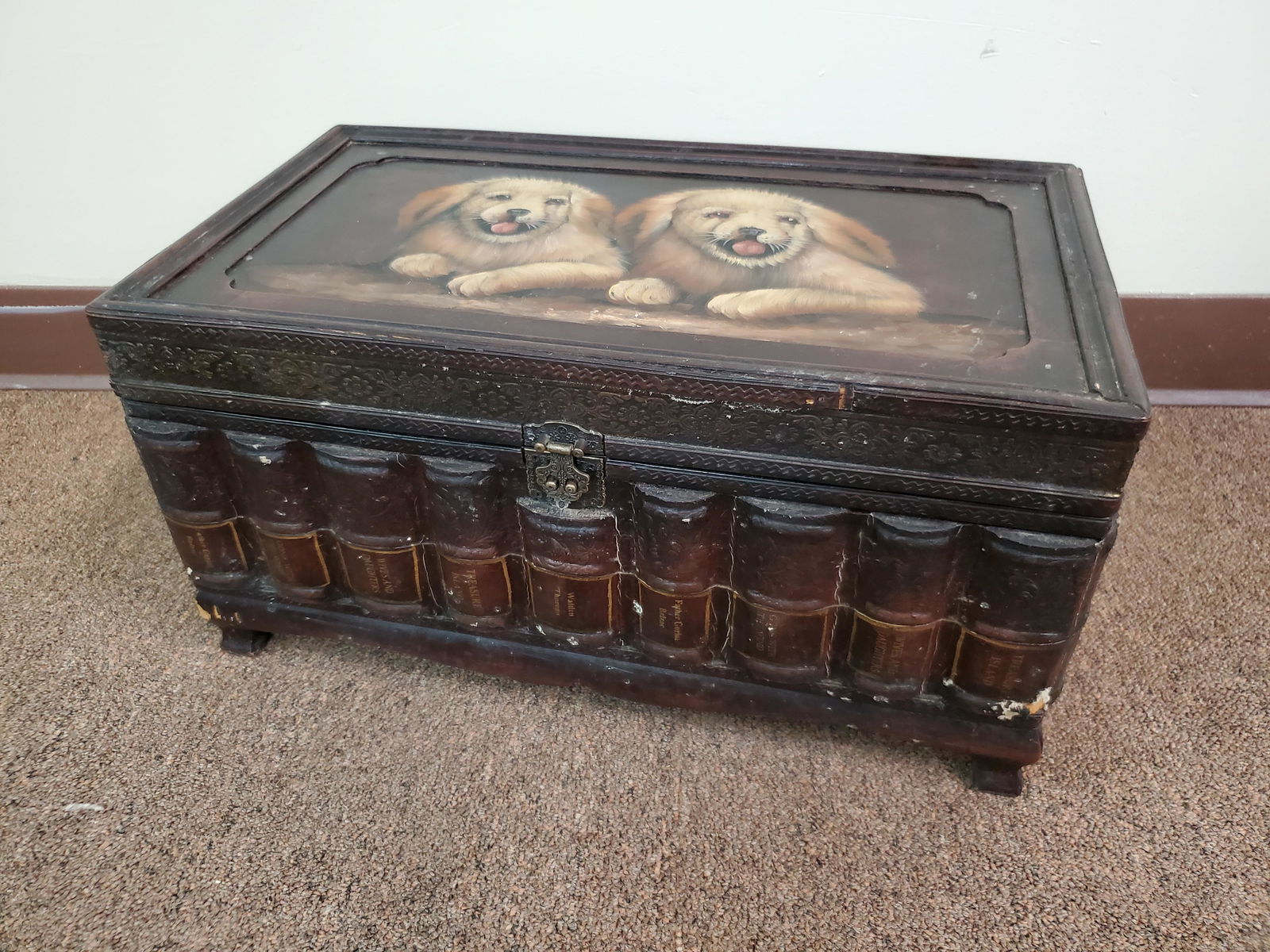 Dog Painted Trunk (1 of 5)