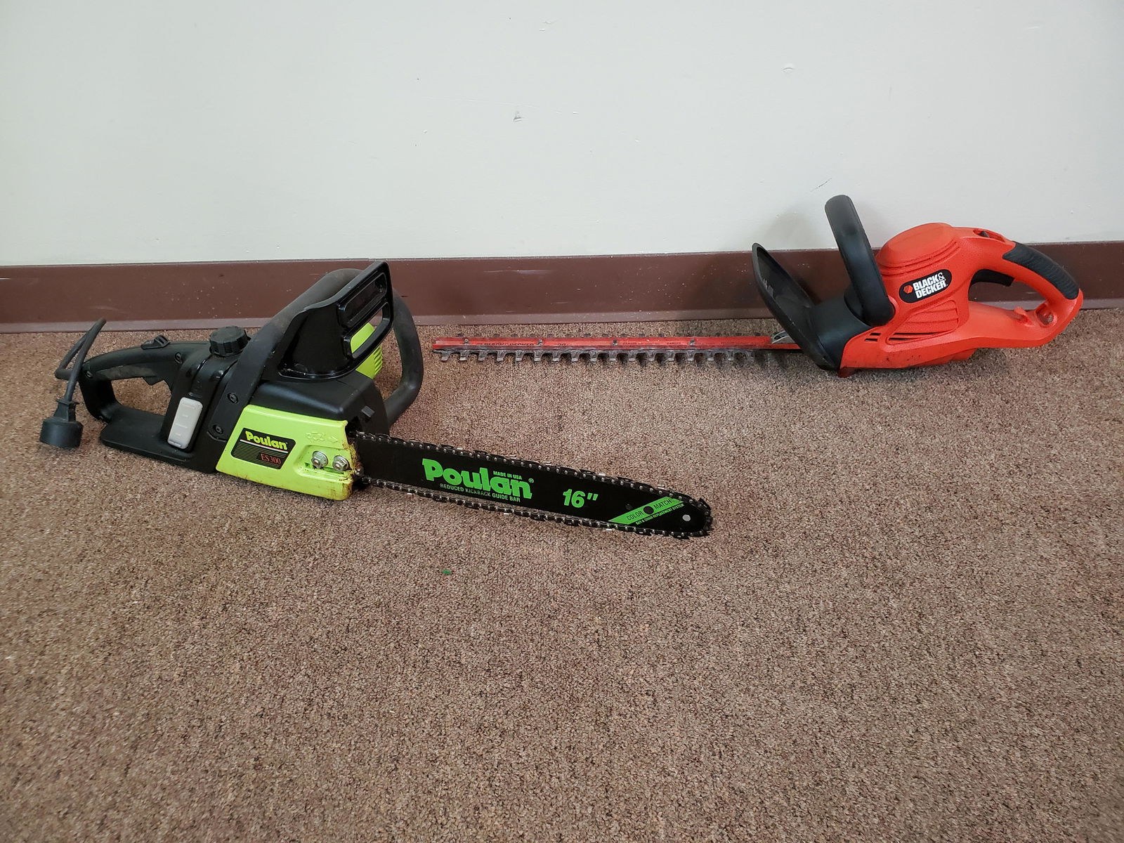 Poulan ES 300 And Black & Decker Hedge Trimmer (1 of 5)