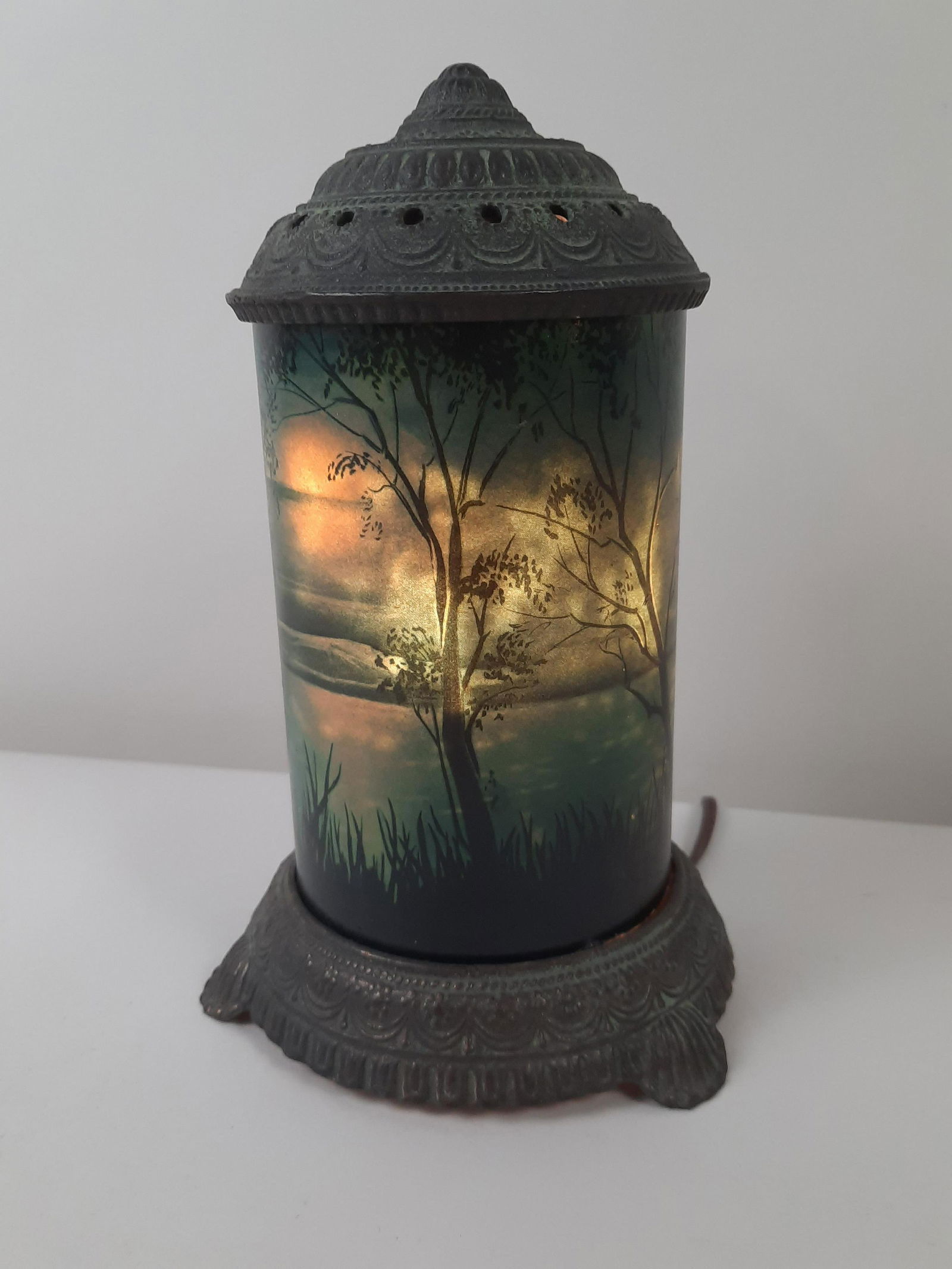 Scene In Motion Corp Lamp (1 of 7)