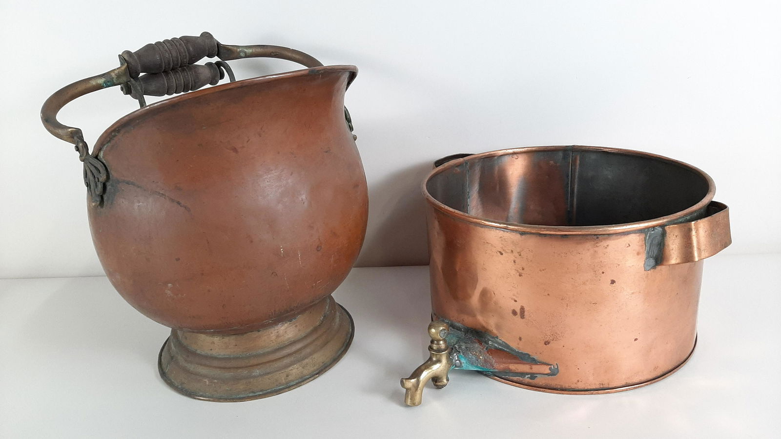 2 Large Copper Vessels (1 of 7)